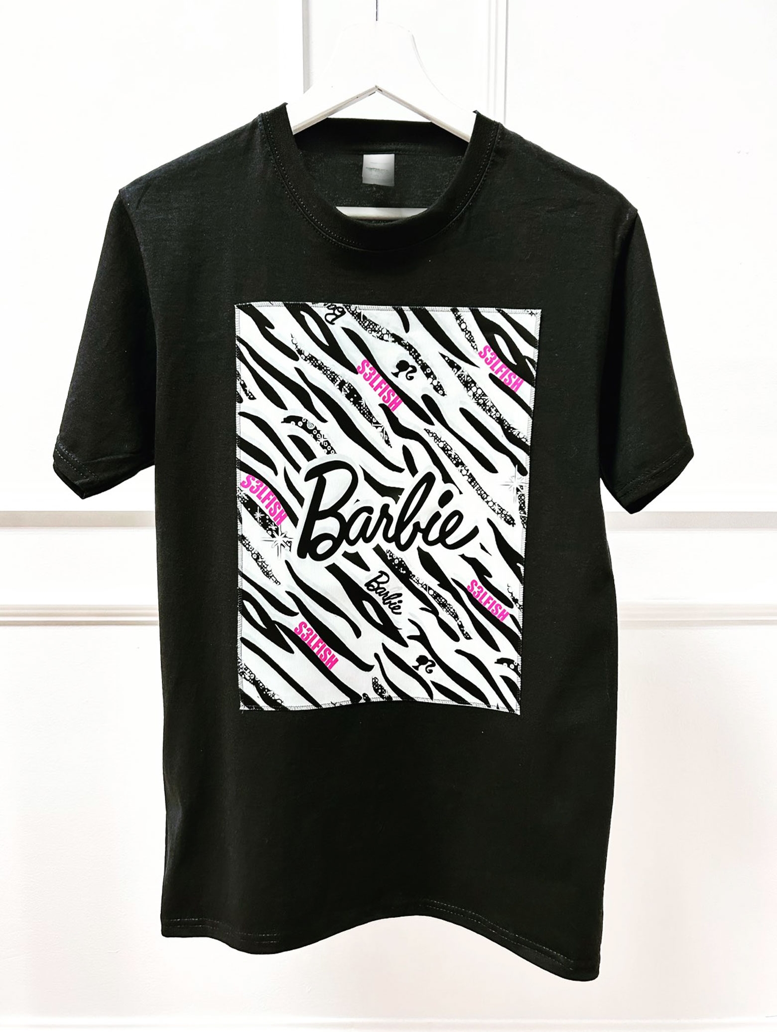 Широка тениска BARBIE black and white